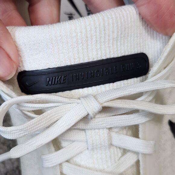 Nike women's ZoomX Invincible Run 3 white black size 10.5 DR2660-102 - Picture 5 of 14